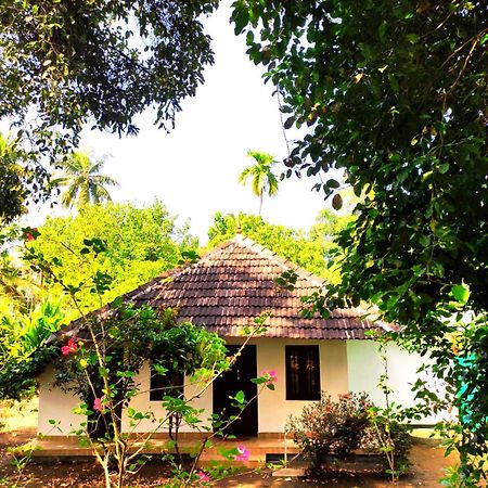 Munroe Inn Homestay Коллам Екстер'єр фото