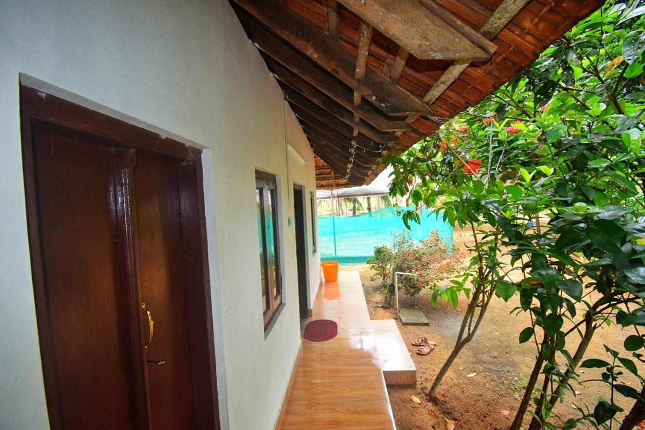 Munroe Inn Homestay Коллам Екстер'єр фото
